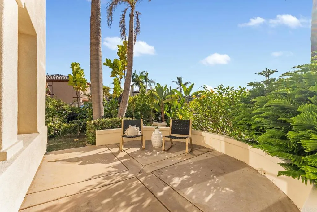 6584 Coneflower Drive, Carlsbad, CA 92011 6584 Coneflower Drive, Carlsbad, CA 92011