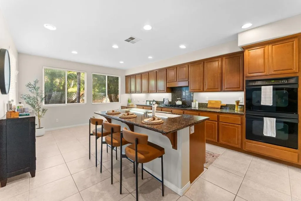 6584 Coneflower Drive, Carlsbad, CA 92011 6584 Coneflower Drive, Carlsbad, CA 92011