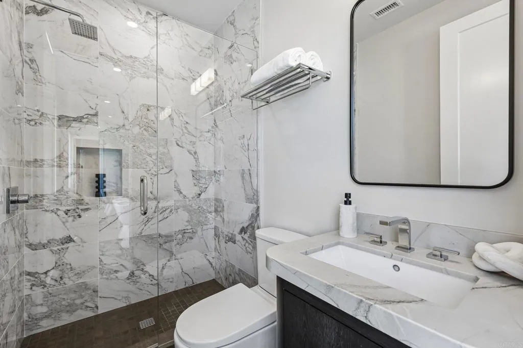 6662 Avenida La Reina, La Jolla, CA 92037 6662 Avenida La Reina, La Jolla, CA 92037