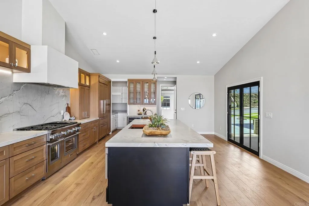 6662 Avenida La Reina, La Jolla, CA 92037 6662 Avenida La Reina, La Jolla, CA 92037