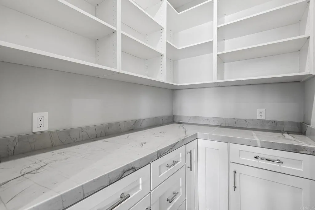 6662 Avenida La Reina, La Jolla, CA 92037 6662 Avenida La Reina, La Jolla, CA 92037