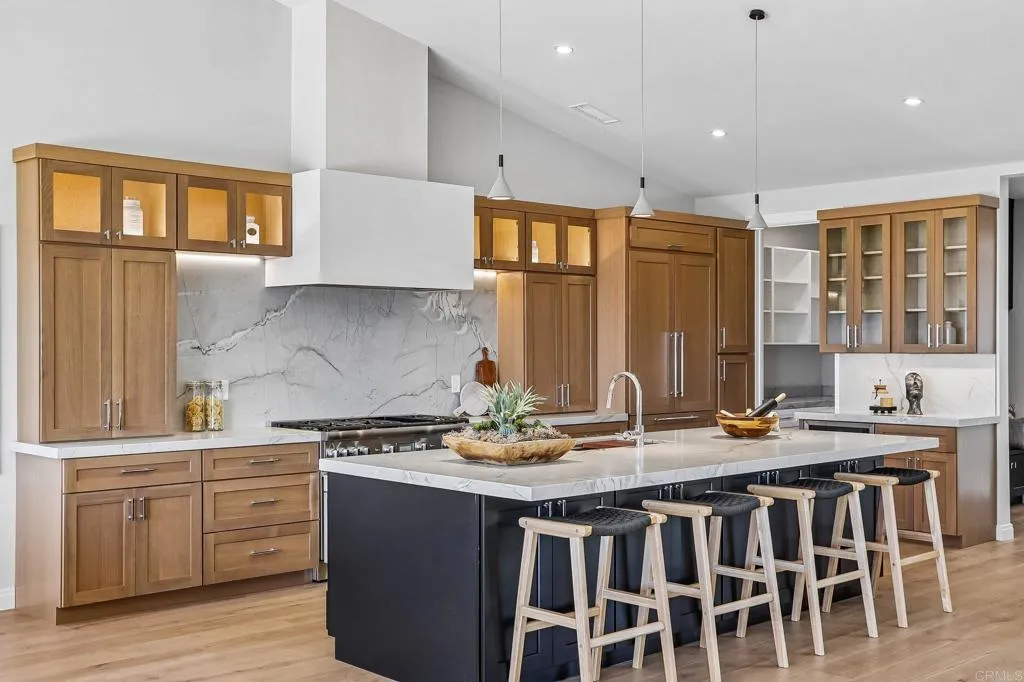 6662 Avenida La Reina, La Jolla, CA 92037 6662 Avenida La Reina, La Jolla, CA 92037