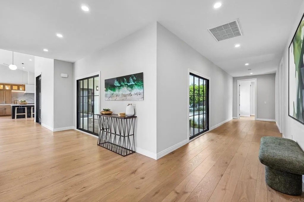 6662 Avenida La Reina, La Jolla, CA 92037 6662 Avenida La Reina, La Jolla, CA 92037