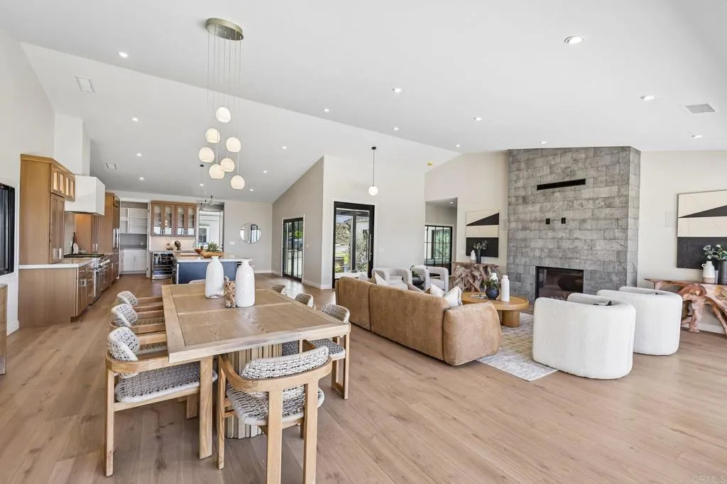6662 Avenida La Reina, La Jolla, CA 92037 6662 Avenida La Reina, La Jolla, CA 92037