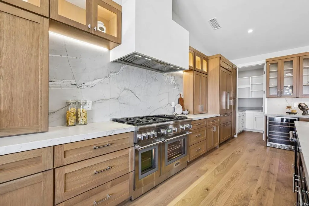 6662 Avenida La Reina, La Jolla, CA 92037 6662 Avenida La Reina, La Jolla, CA 92037