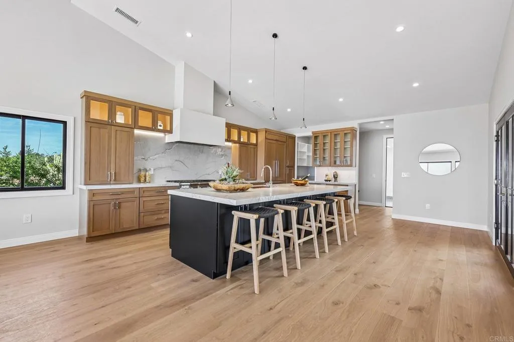 6662 Avenida La Reina, La Jolla, CA 92037 6662 Avenida La Reina, La Jolla, CA 92037