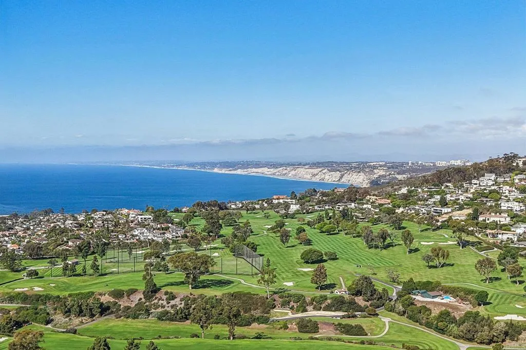 6662 Avenida La Reina, La Jolla, CA 92037 6662 Avenida La Reina, La Jolla, CA 92037