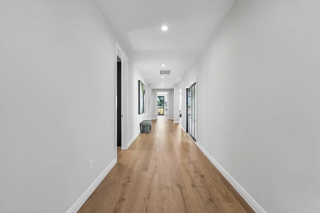 6662 Avenida La Reina, La Jolla, CA 92037 6662 Avenida La Reina, La Jolla, CA 92037