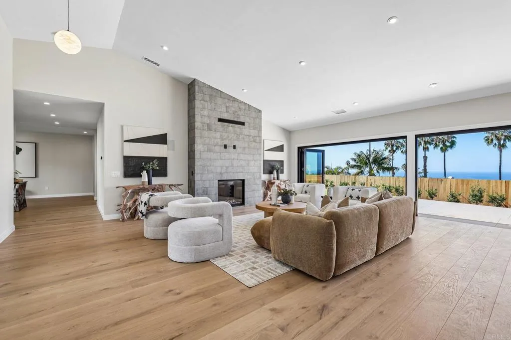 6662 Avenida La Reina, La Jolla, CA 92037 6662 Avenida La Reina, La Jolla, CA 92037