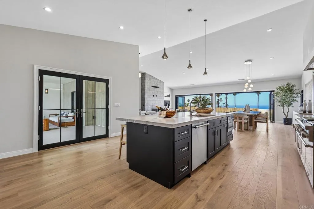 6662 Avenida La Reina, La Jolla, CA 92037 6662 Avenida La Reina, La Jolla, CA 92037