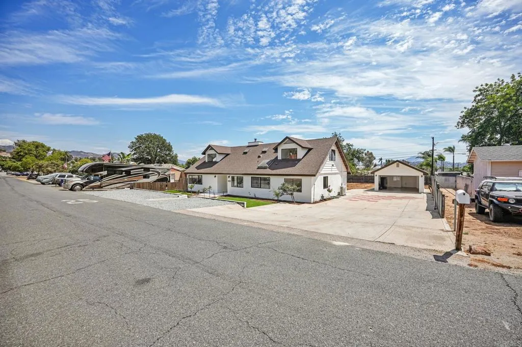 https://cdn.realtyfeed.com/cdn/127/307106341/04ed56c73057bdfe99fbf992f7ae4d53.webp