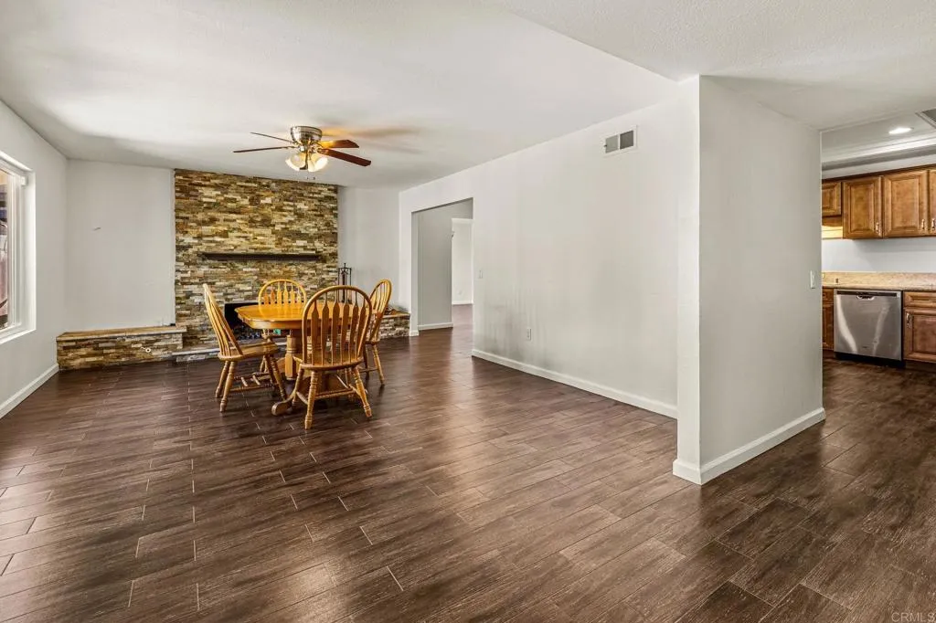 https://cdn.realtyfeed.com/cdn/127/307106386/b24dd9d408e30df216bf43eb6ff2fcd6.webp