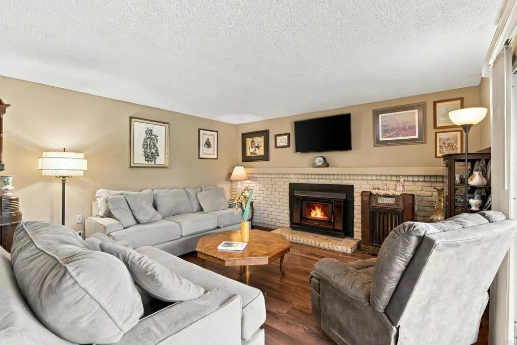 https://cdn.realtyfeed.com/cdn/127/307106416/69ebcc1f318fecf351ac30efeec2beed.webp