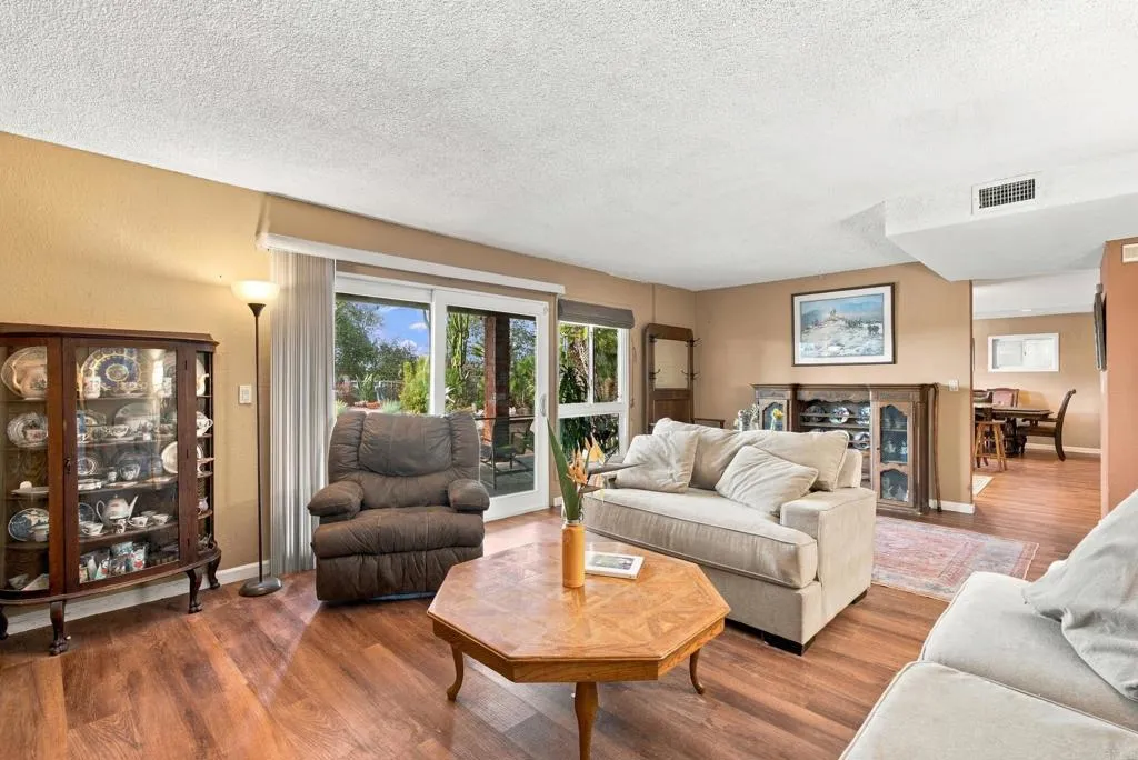 https://cdn.realtyfeed.com/cdn/127/307106416/d17be21ab57f8cd9d9a01237215b7016.webp