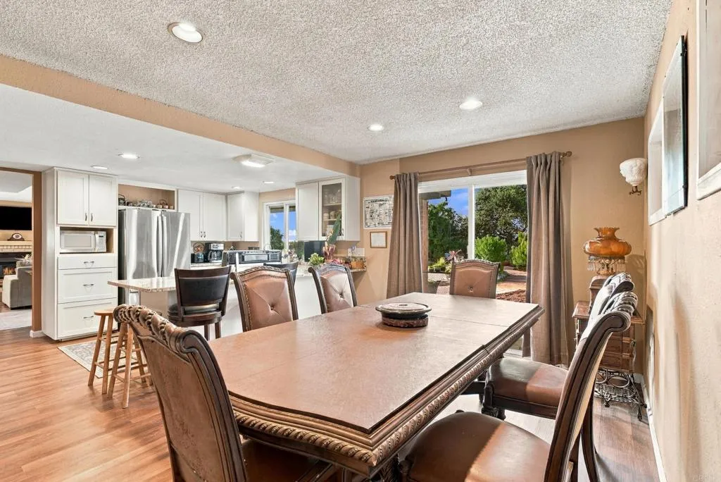 https://cdn.realtyfeed.com/cdn/127/307106416/f938044cdece9128f0ca3e3a43ed36d8.webp