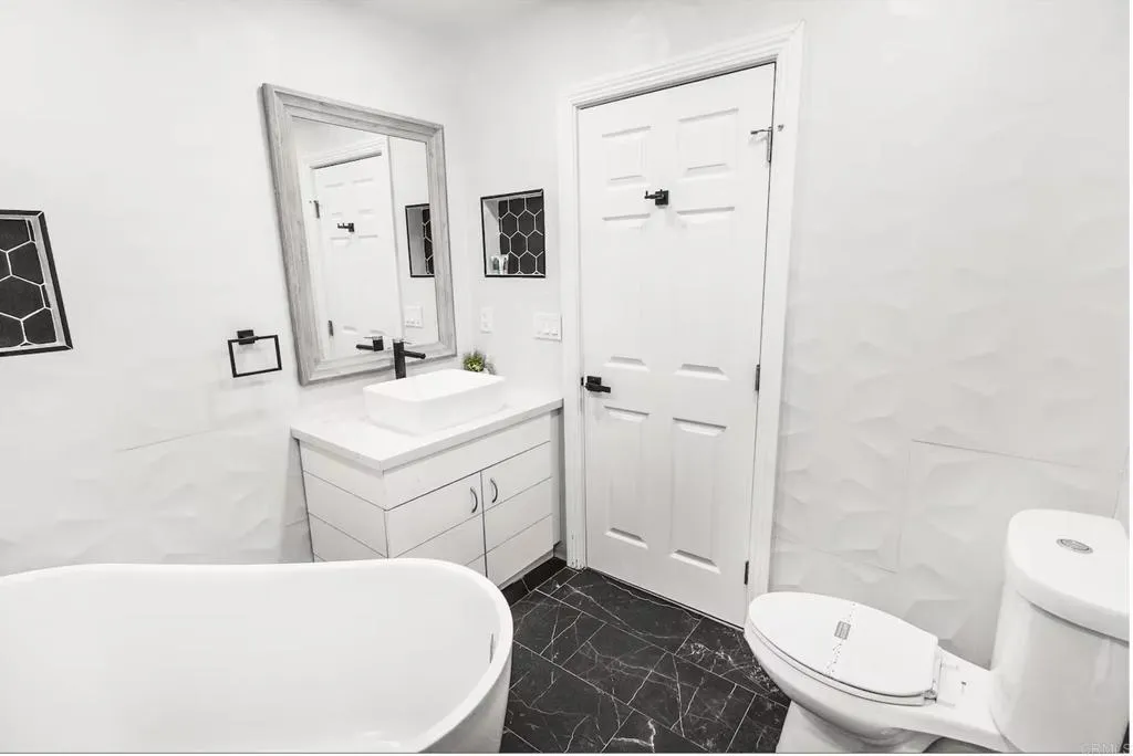 451 E LINCOLN Avenue, Escondido, CA 92026 451 E LINCOLN Avenue, Escondido, CA 92026
