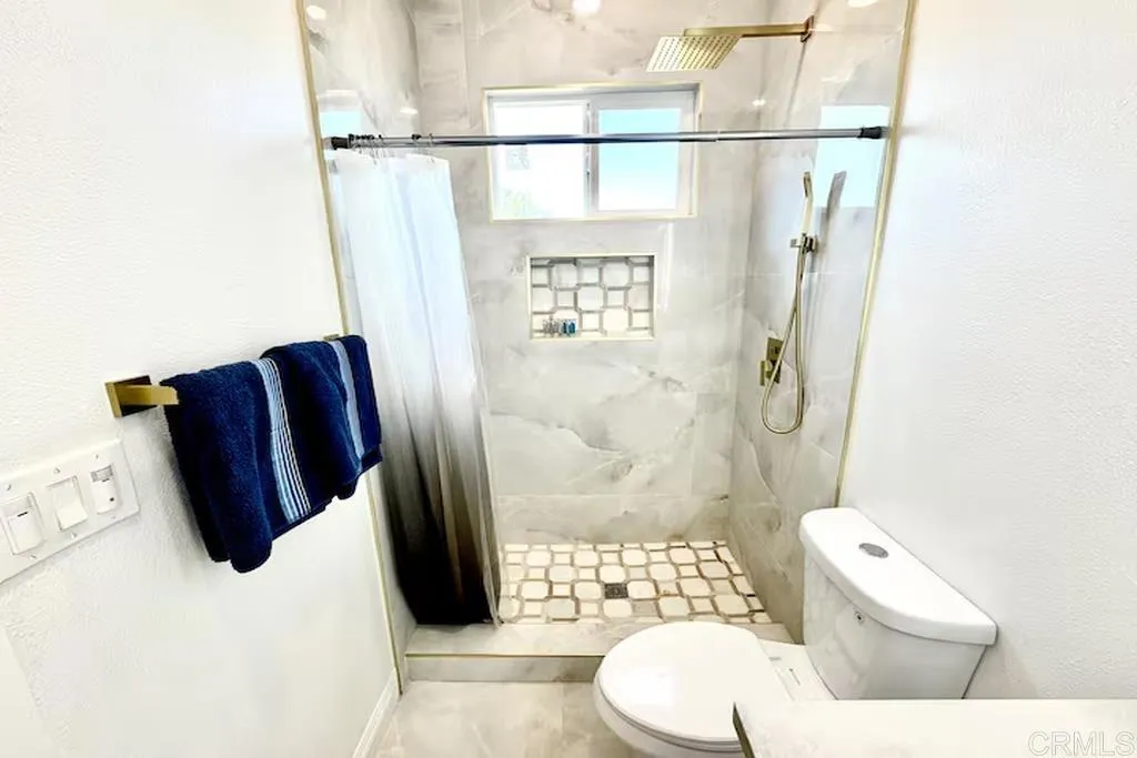 451 E LINCOLN Avenue, Escondido, CA 92026 451 E LINCOLN Avenue, Escondido, CA 92026