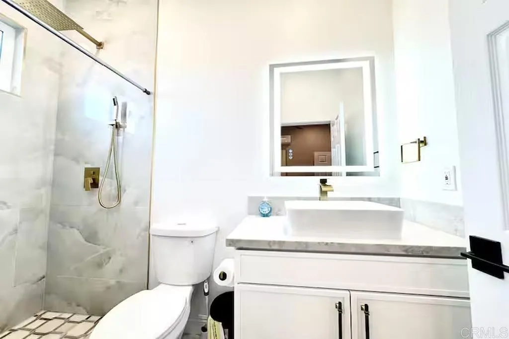 451 E LINCOLN Avenue, Escondido, CA 92026 451 E LINCOLN Avenue, Escondido, CA 92026