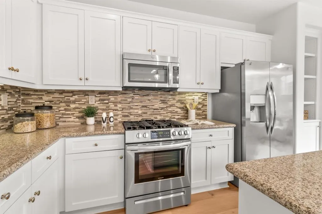 2233 Granby Way, San Marcos, CA 92078 2233 Granby Way, San Marcos, CA 92078