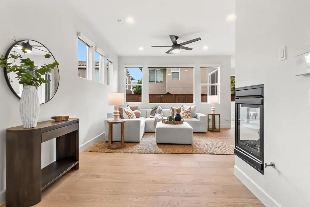 2233 Granby Way, San Marcos, CA 92078 2233 Granby Way, San Marcos, CA 92078