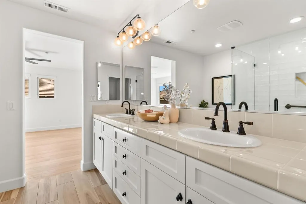 2233 Granby Way, San Marcos, CA 92078 2233 Granby Way, San Marcos, CA 92078
