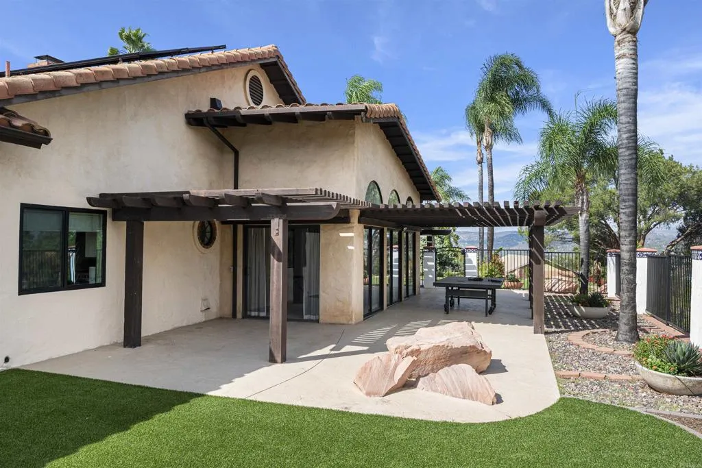 12386 Single Oak Place, Lakeside, CA 92040 12386 Single Oak Place, Lakeside, CA 92040