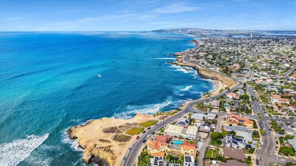 4377 Piedmont Drive, San Diego, CA 92107 4377 Piedmont Drive, San Diego, CA 92107