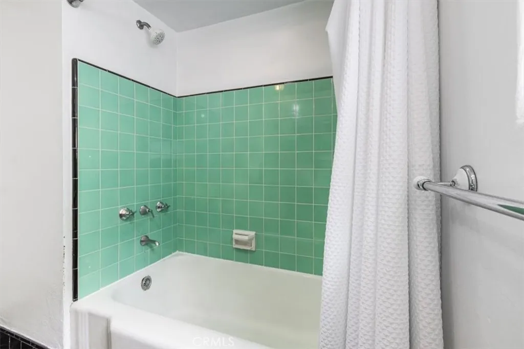 4377 Piedmont Drive, San Diego, CA 92107 4377 Piedmont Drive, San Diego, CA 92107