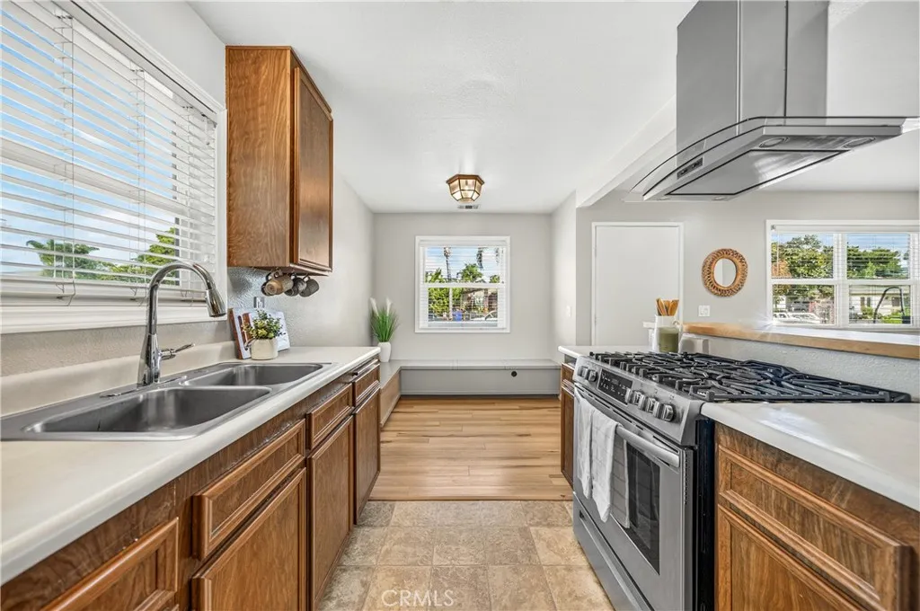 4609 Calle Del Palo, Oceanside, CA 92057 Kitchen with stainless steel appliances
