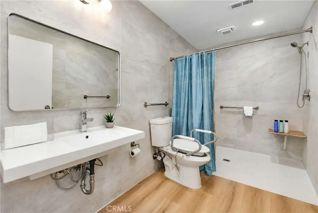 https://cdn.realtyfeed.com/cdn/127/307106658/71bfcea8d6c34bf75a05c4051e2d201c.webp