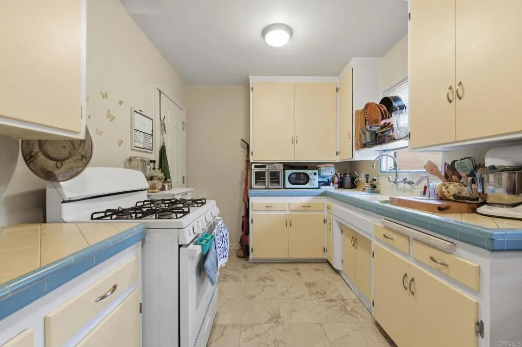https://cdn.realtyfeed.com/cdn/127/307106680/a0a99f6a6999240f8c07ddd7e7db92bd.webp
