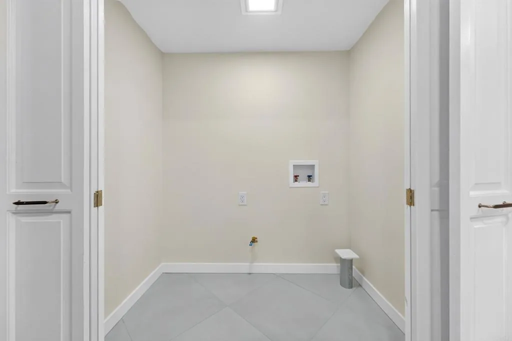 2421 Brant Street, San Diego, CA 92101