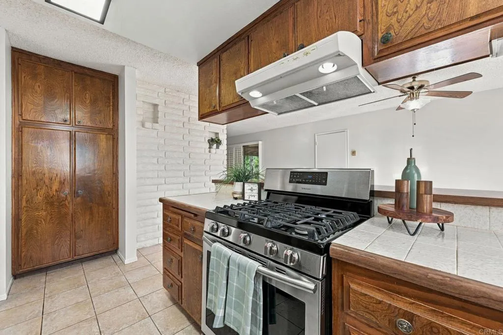 817 Crescent Drive, Vista, CA 92084 Kitchen