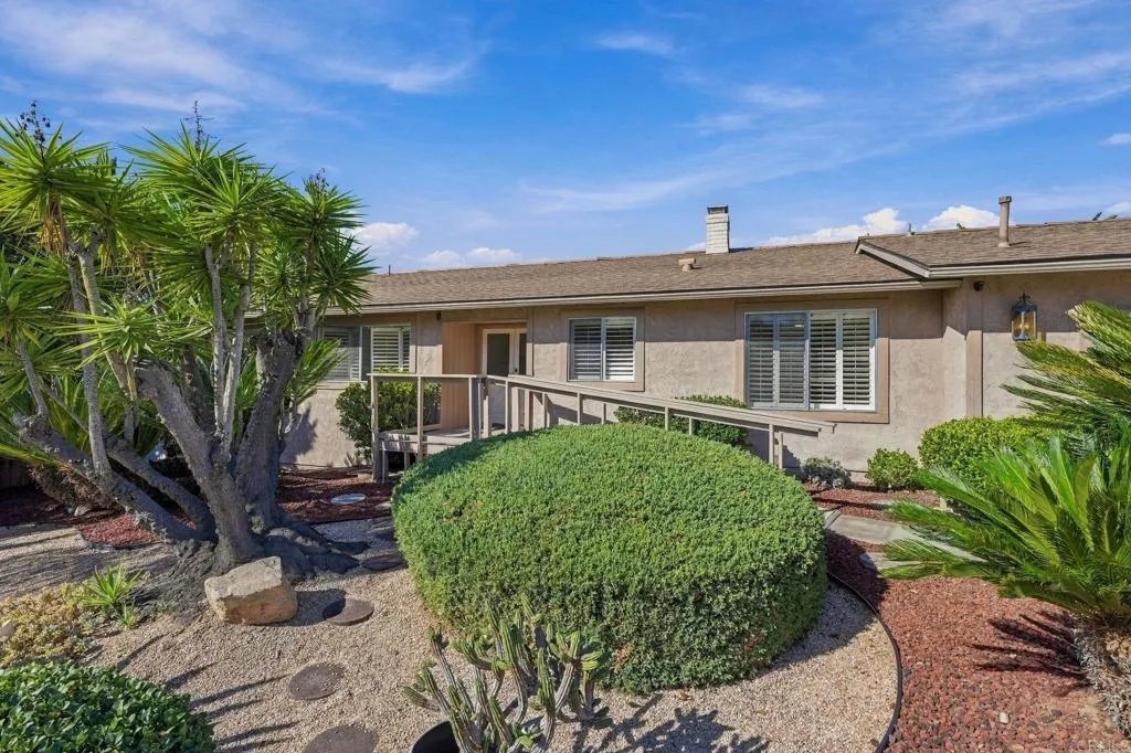 817 Crescent Drive, Vista, CA 92084 Exterior Front