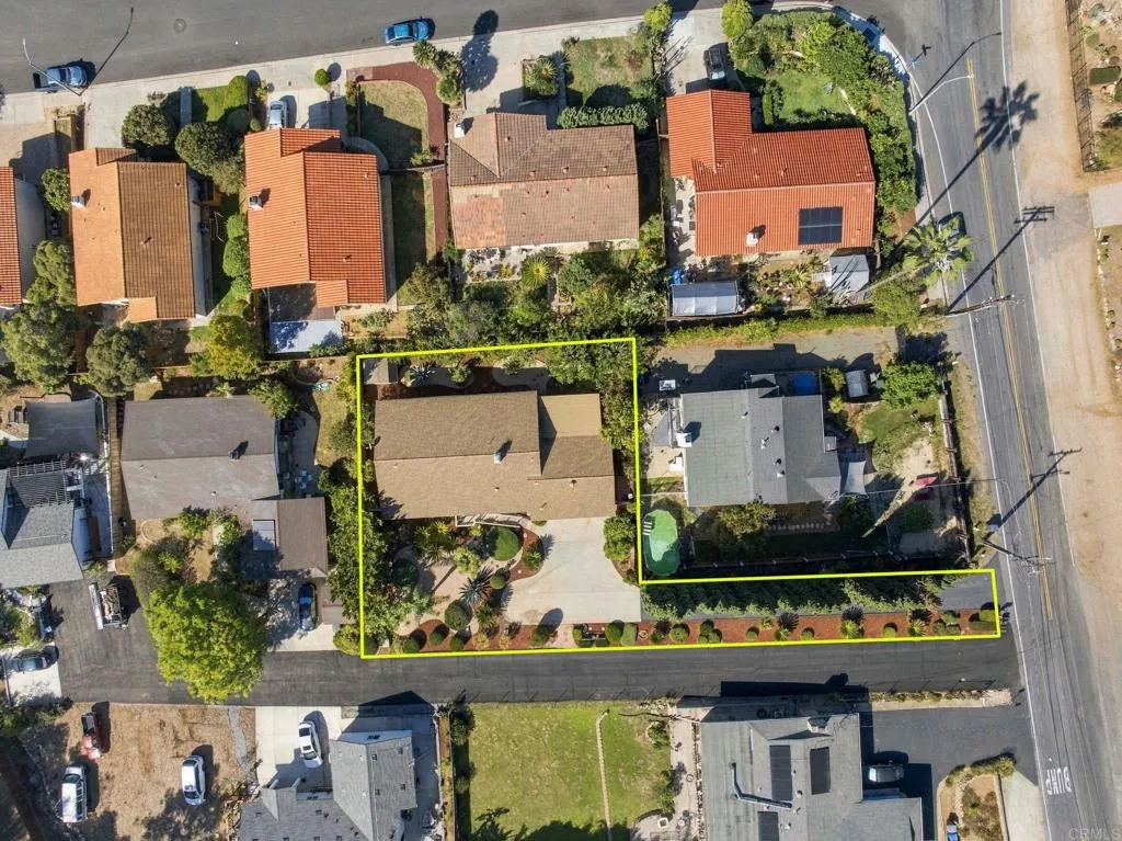 817 Crescent Drive, Vista, CA 92084 Overview