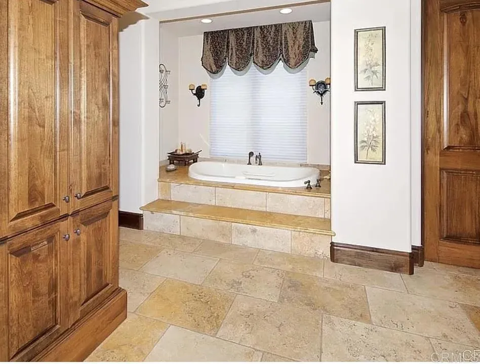 https://cdn.realtyfeed.com/cdn/127/307106800/53ace2a91317e1b9ea38f5c4a38265bf.webp