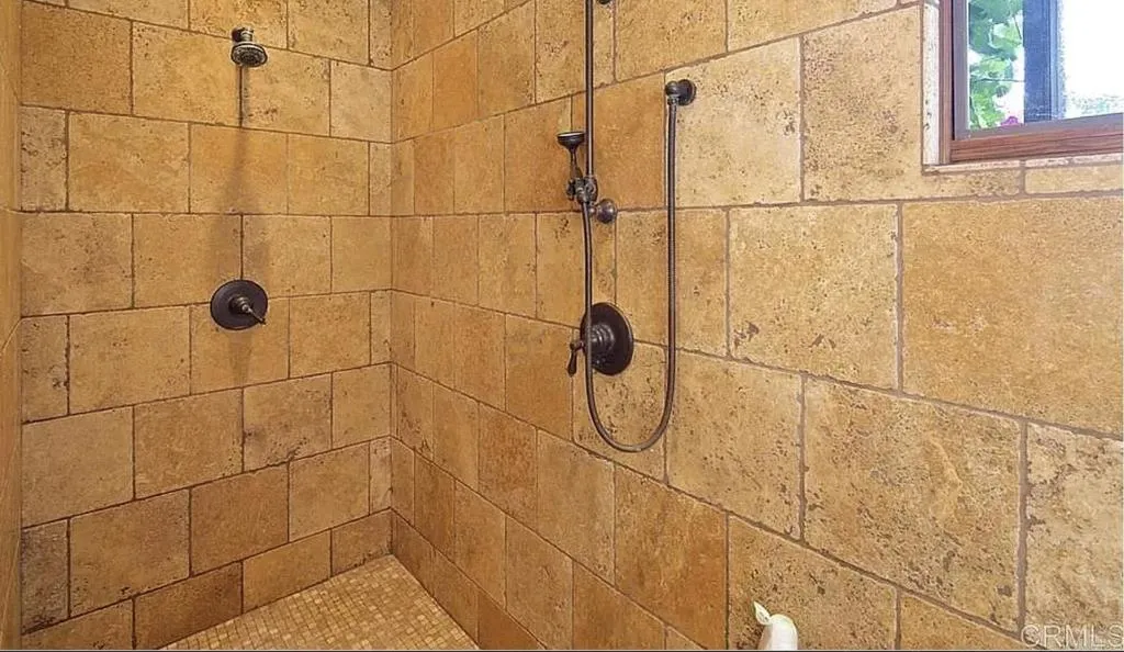 https://cdn.realtyfeed.com/cdn/127/307106800/9febcab57d8abcd8e19784602af8b325.webp