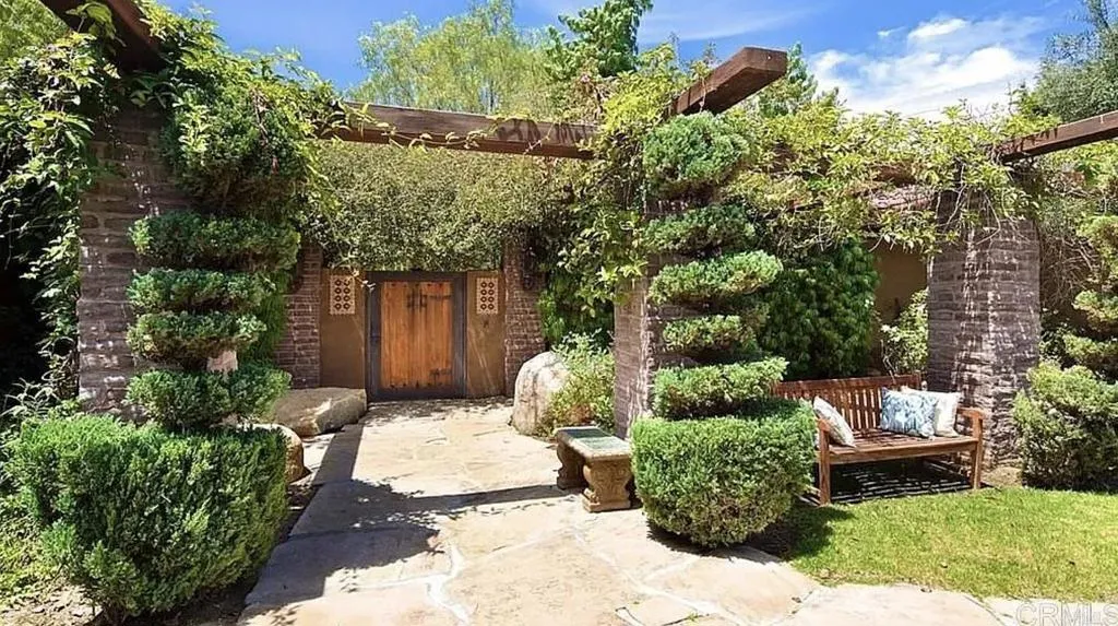 https://cdn.realtyfeed.com/cdn/127/307106800/b51d13d303876fad9afa0eaaa8108fdc.webp