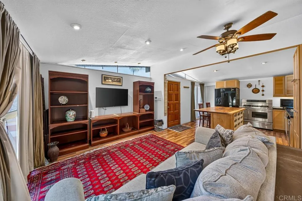 https://cdn.realtyfeed.com/cdn/127/307106833/06c2bcd5539294209aec08ef8f60b077.webp