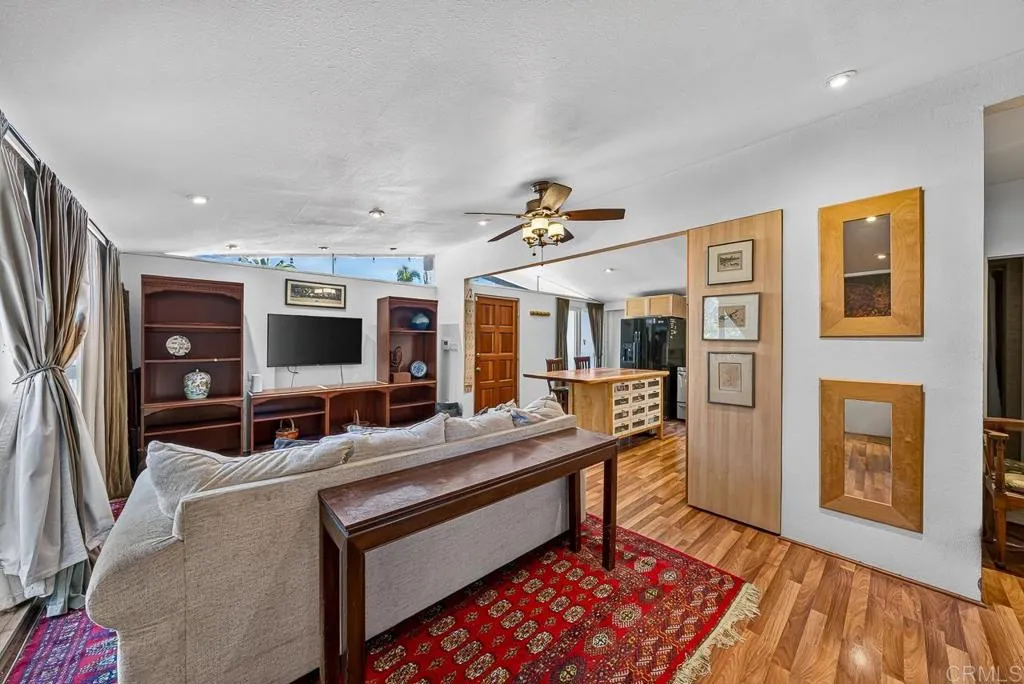 https://cdn.realtyfeed.com/cdn/127/307106833/5af6d080901fd3bee1ebb67a2caab9c6.webp
