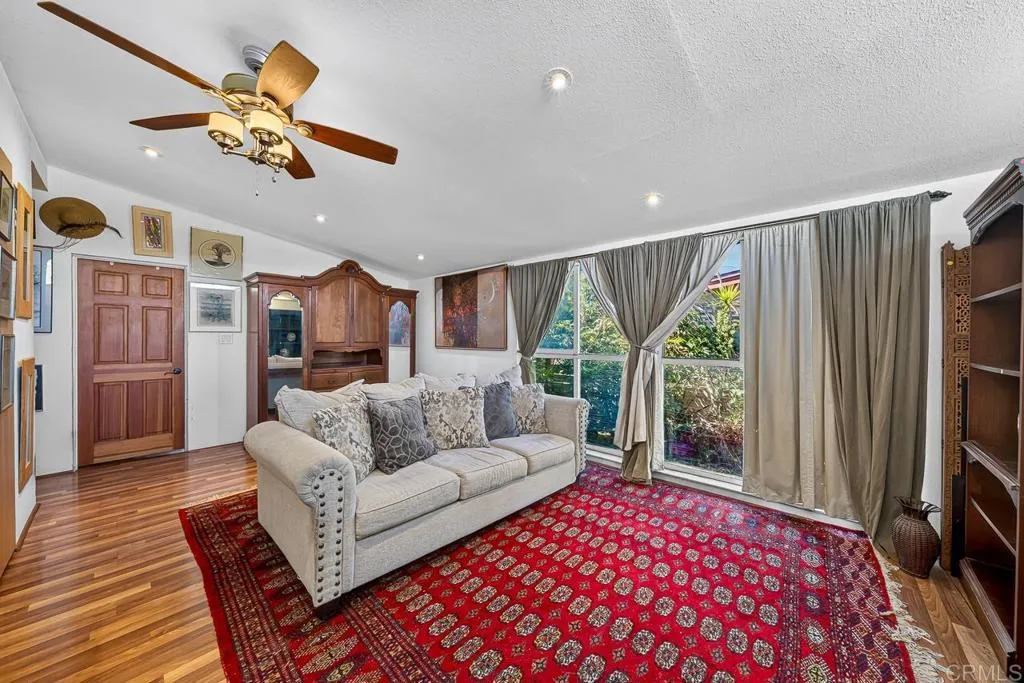 https://cdn.realtyfeed.com/cdn/127/307106833/d31eebf17b28c69d2b2faa33545a8618.webp