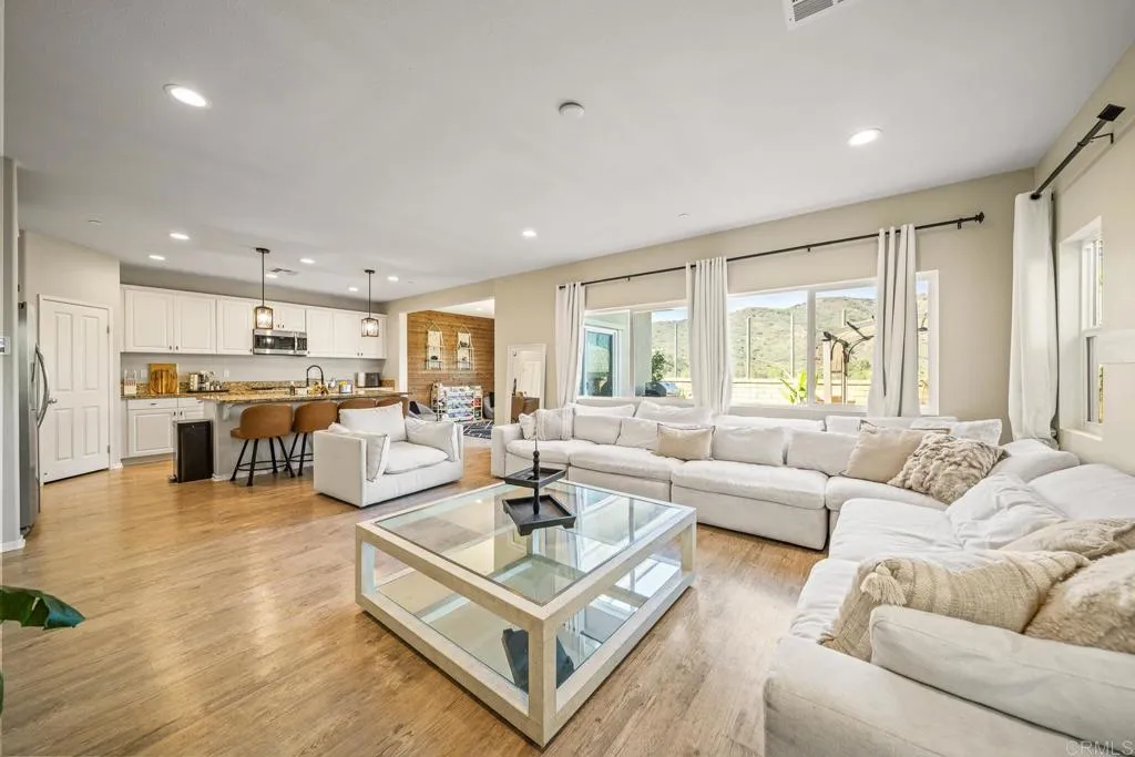 35540 Asturian Way, Fallbrook, CA 92028