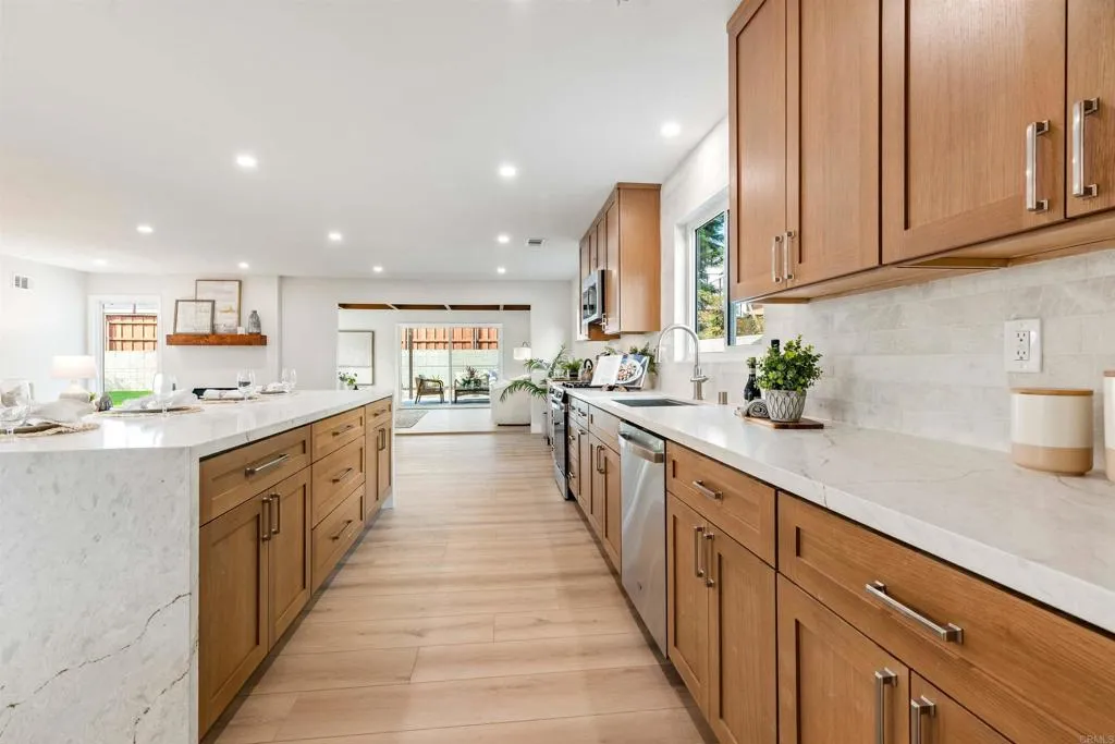 https://cdn.realtyfeed.com/cdn/127/307107036/3bf07605a1aada8e110768405aa25fbd.webp