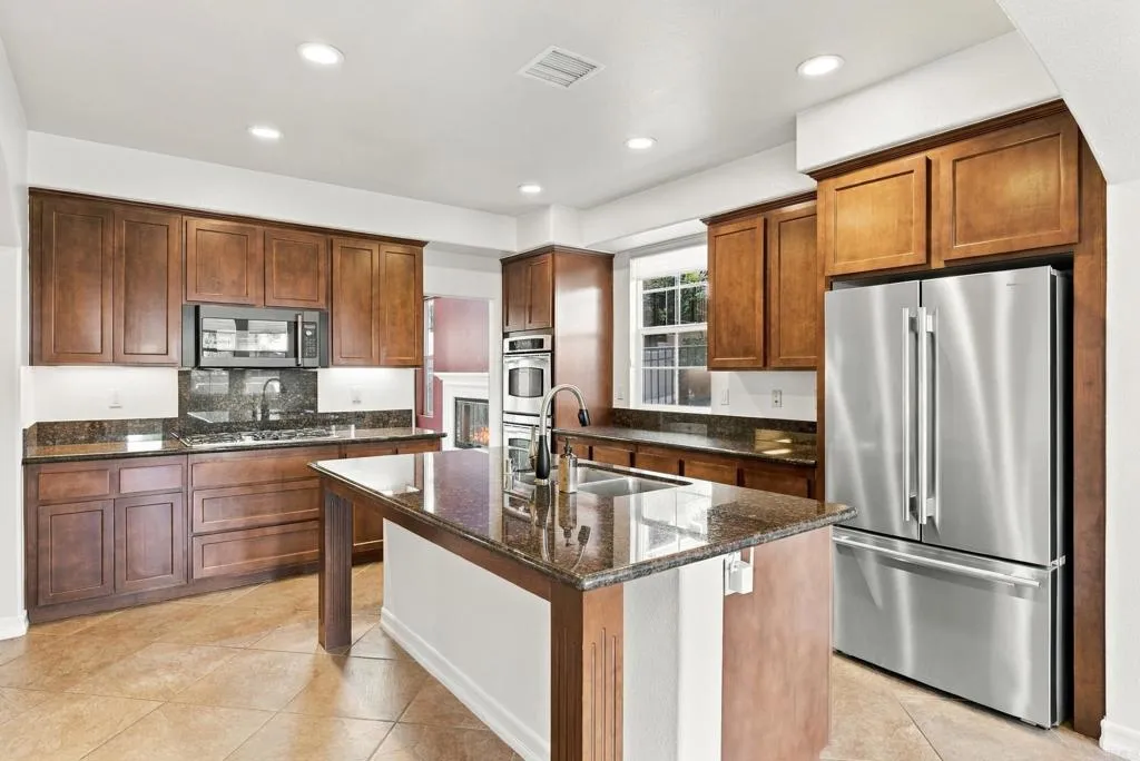 7767 Calle Andar, Carlsbad, CA 92009