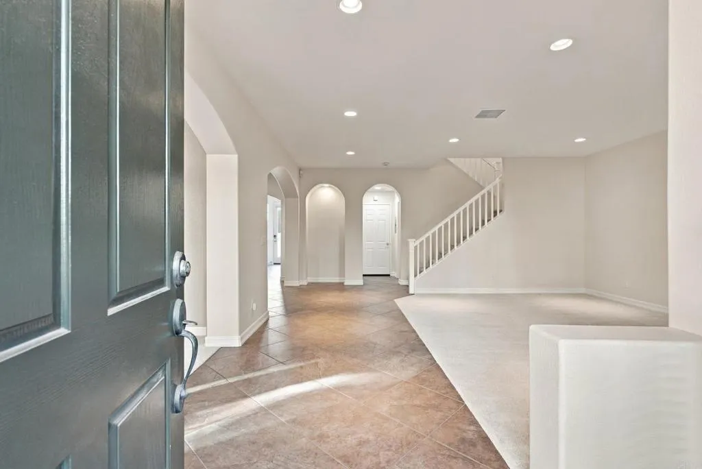 7767 Calle Andar, Carlsbad, CA 92009