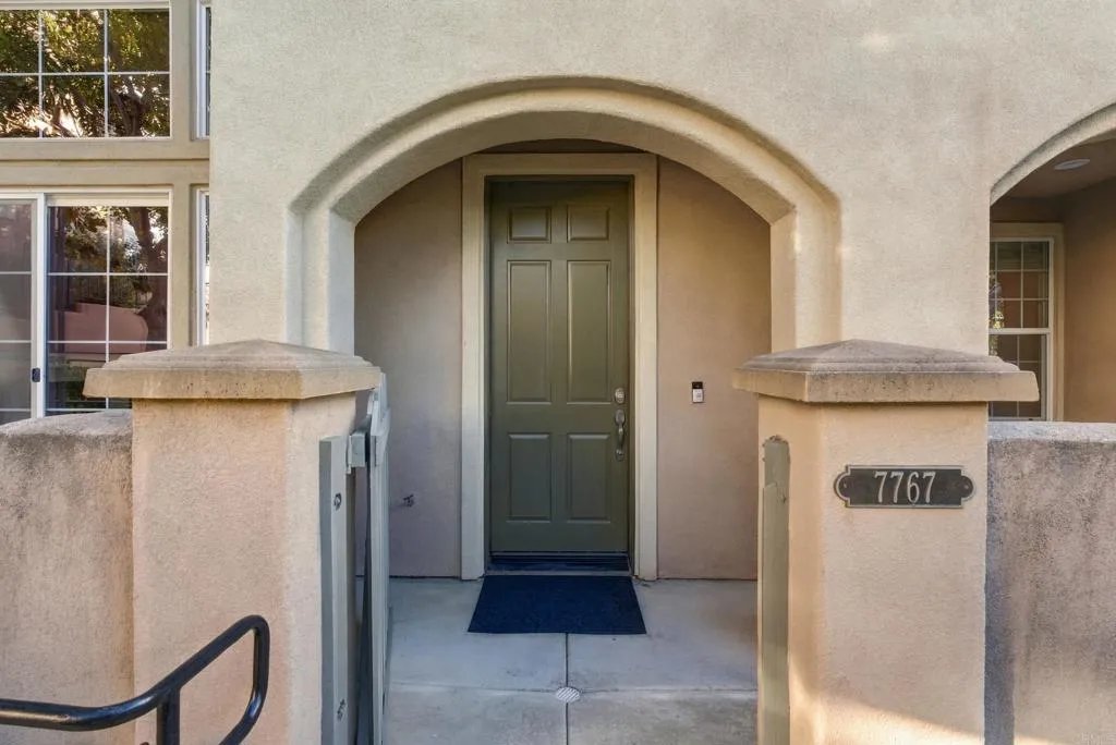 7767 Calle Andar, Carlsbad, CA 92009
