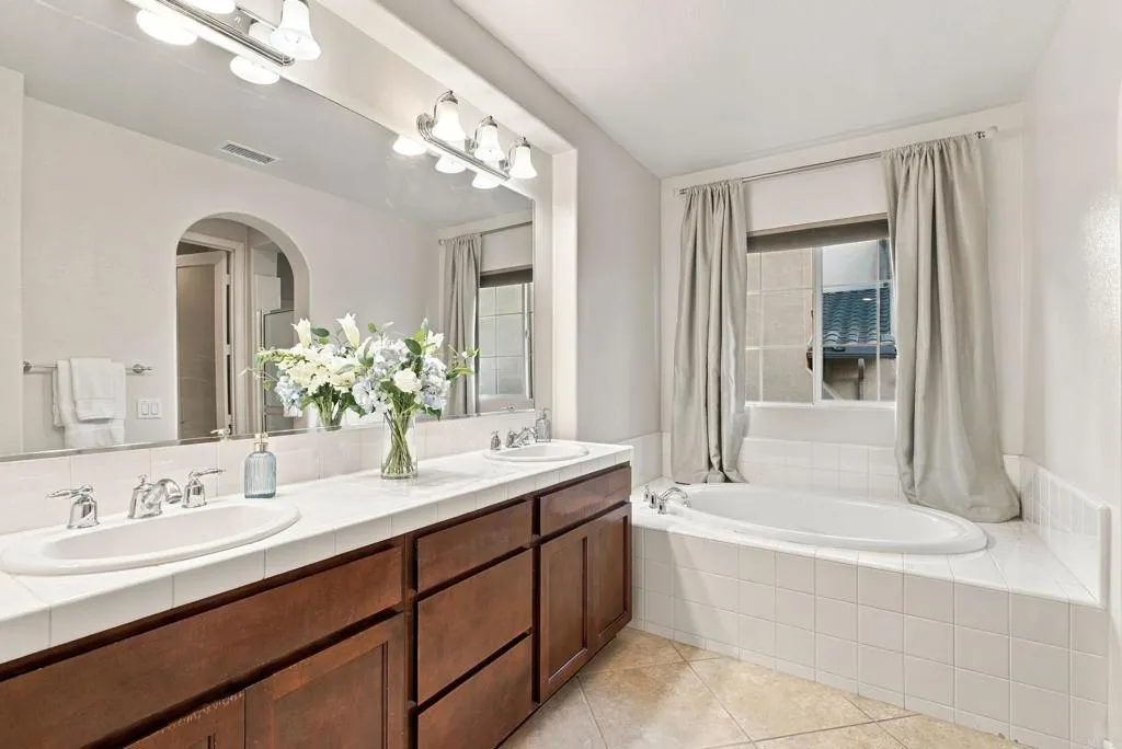 7767 Calle Andar, Carlsbad, CA 92009