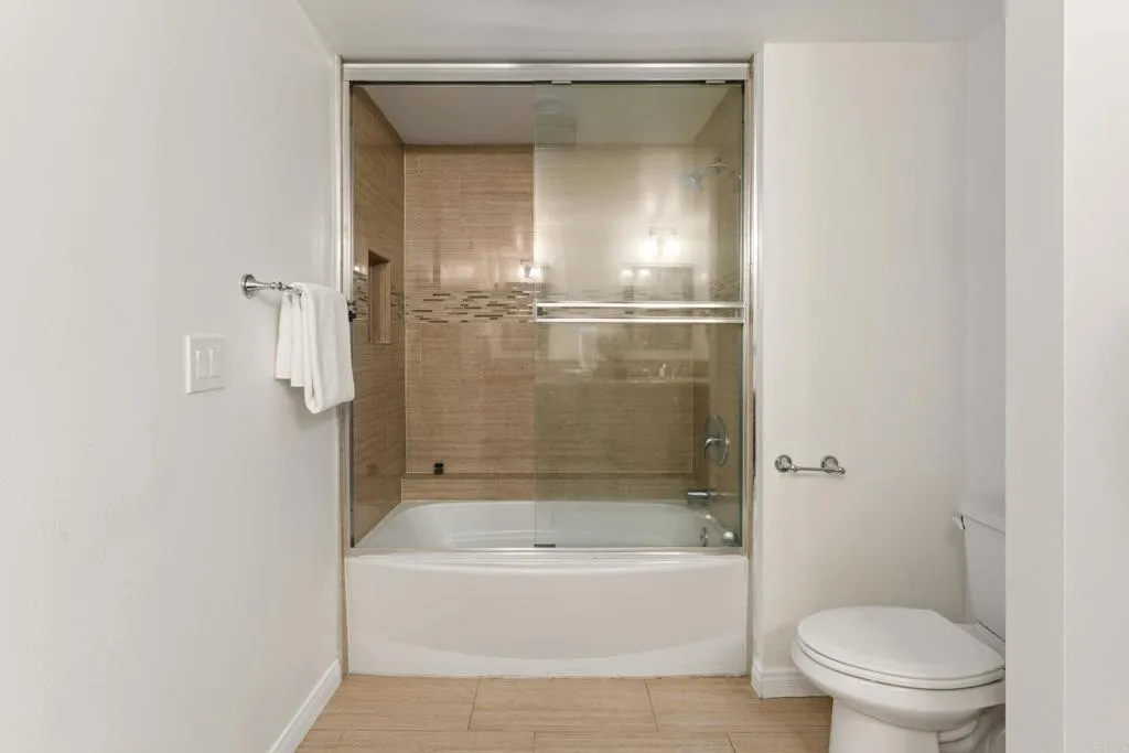 8720 Nottingham Place, La Jolla, CA 92037