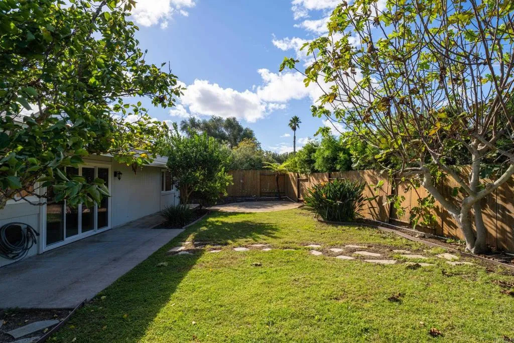 8720 Nottingham Place, La Jolla, CA 92037