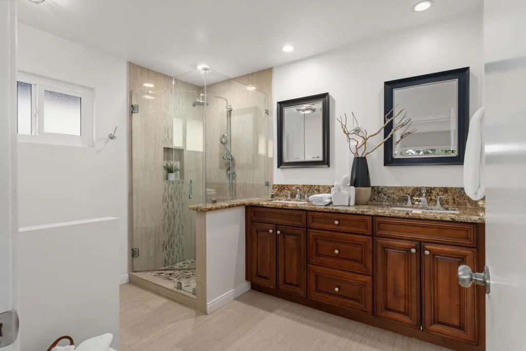 8720 Nottingham Place, La Jolla, CA 92037